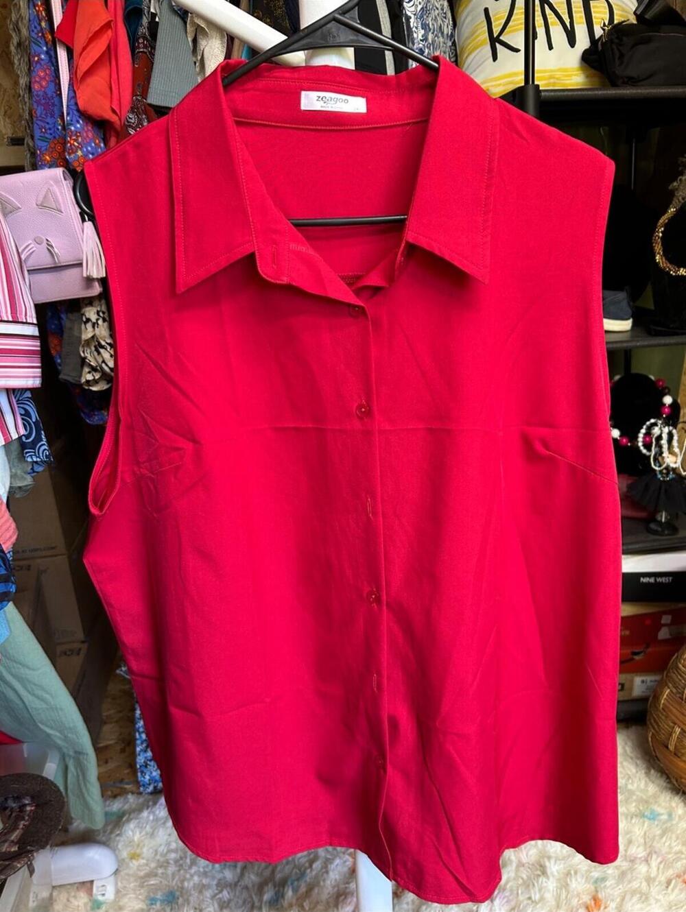 zeagoo Sleeveless Collared Button-Front Blouse in Red size 2X